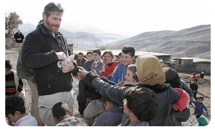 bill-nemitz-in-northern-iraq-sharing-with-children