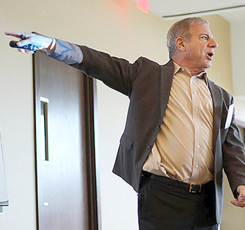 Blinder: Newspapers rock, but the wow factor sells ads